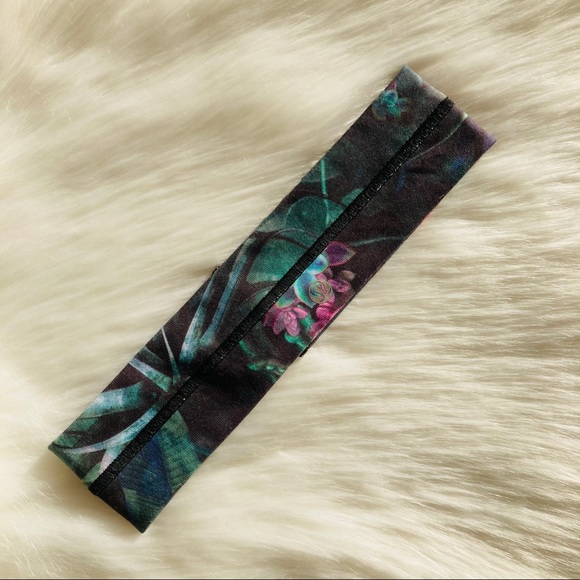 Lululemon Fly Away Tamer Headband
Curious Jungle